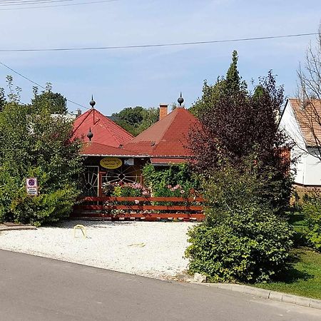 Gyoengyvirag Apartment Romhány Zewnętrze zdjęcie