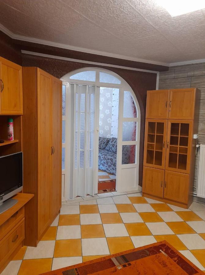 Gyoengyvirag Apartment Romhány Zewnętrze zdjęcie