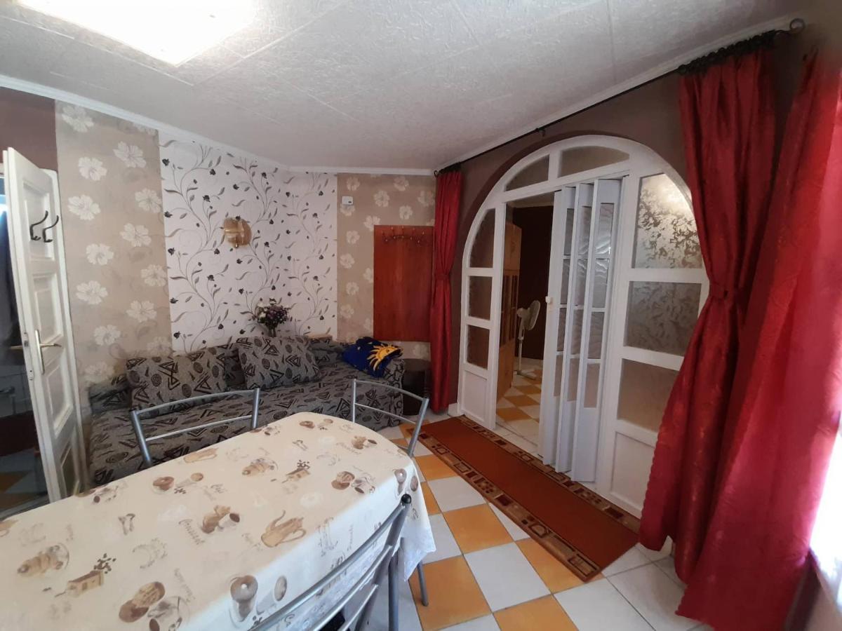 Gyoengyvirag Apartment Romhány Zewnętrze zdjęcie
