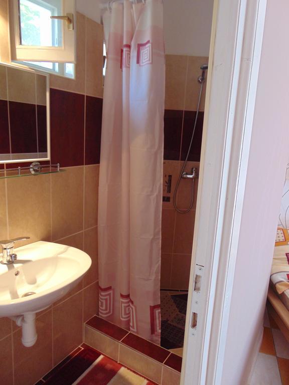 Gyoengyvirag Apartment Romhány Zewnętrze zdjęcie